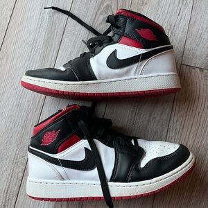 Kids Jordan’s size 6